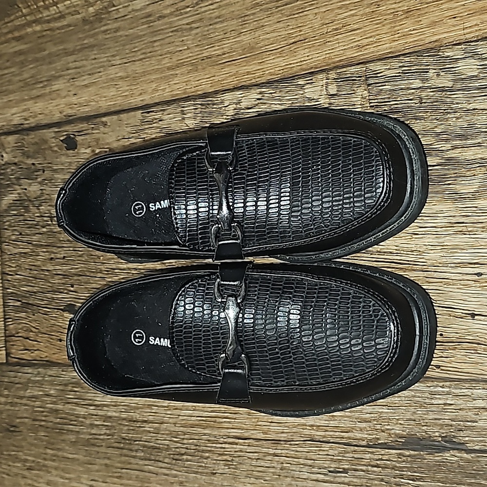 Dress shoes